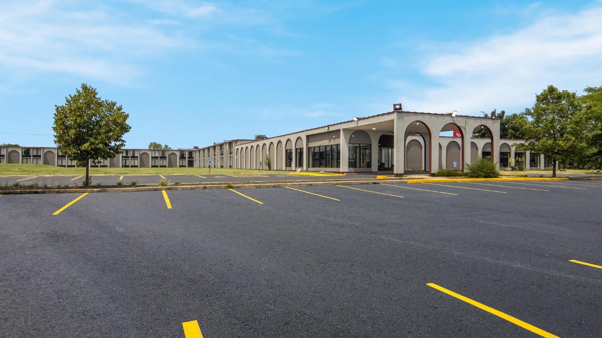 Hometowne Studios By Red Roof And Conference Center Chicago - N Aurora Naperville North Aurora Exteriör bild
