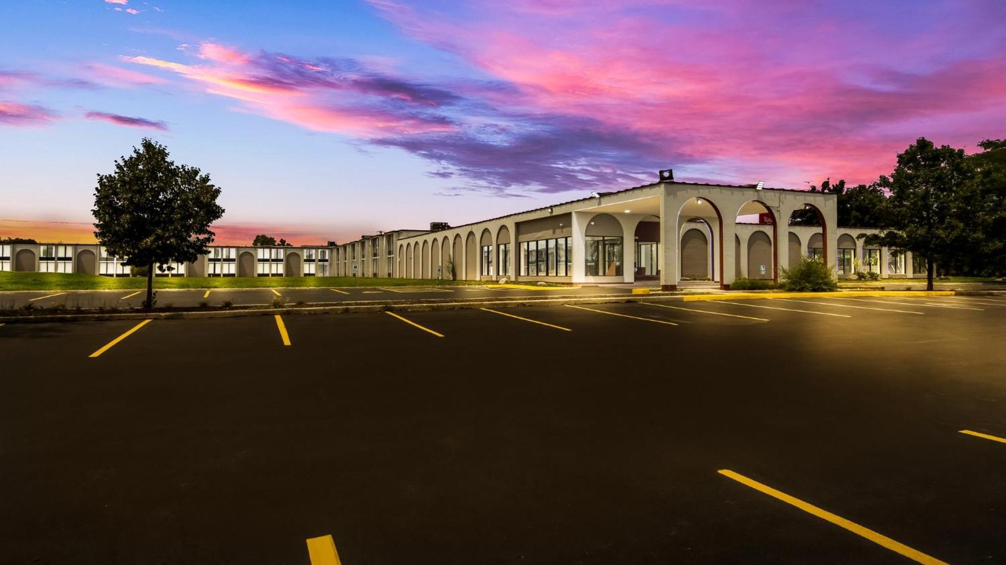 Hometowne Studios By Red Roof And Conference Center Chicago - N Aurora Naperville North Aurora Exteriör bild