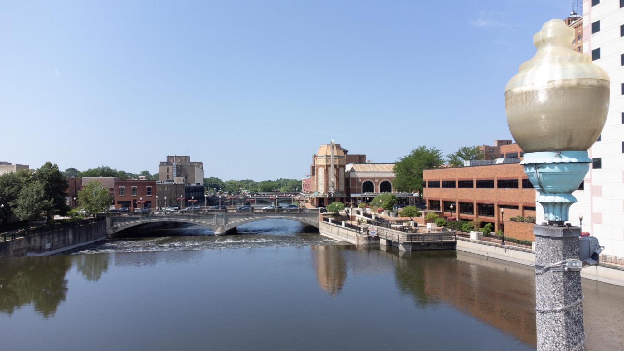 Hometowne Studios By Red Roof And Conference Center Chicago - N Aurora Naperville North Aurora Exteriör bild