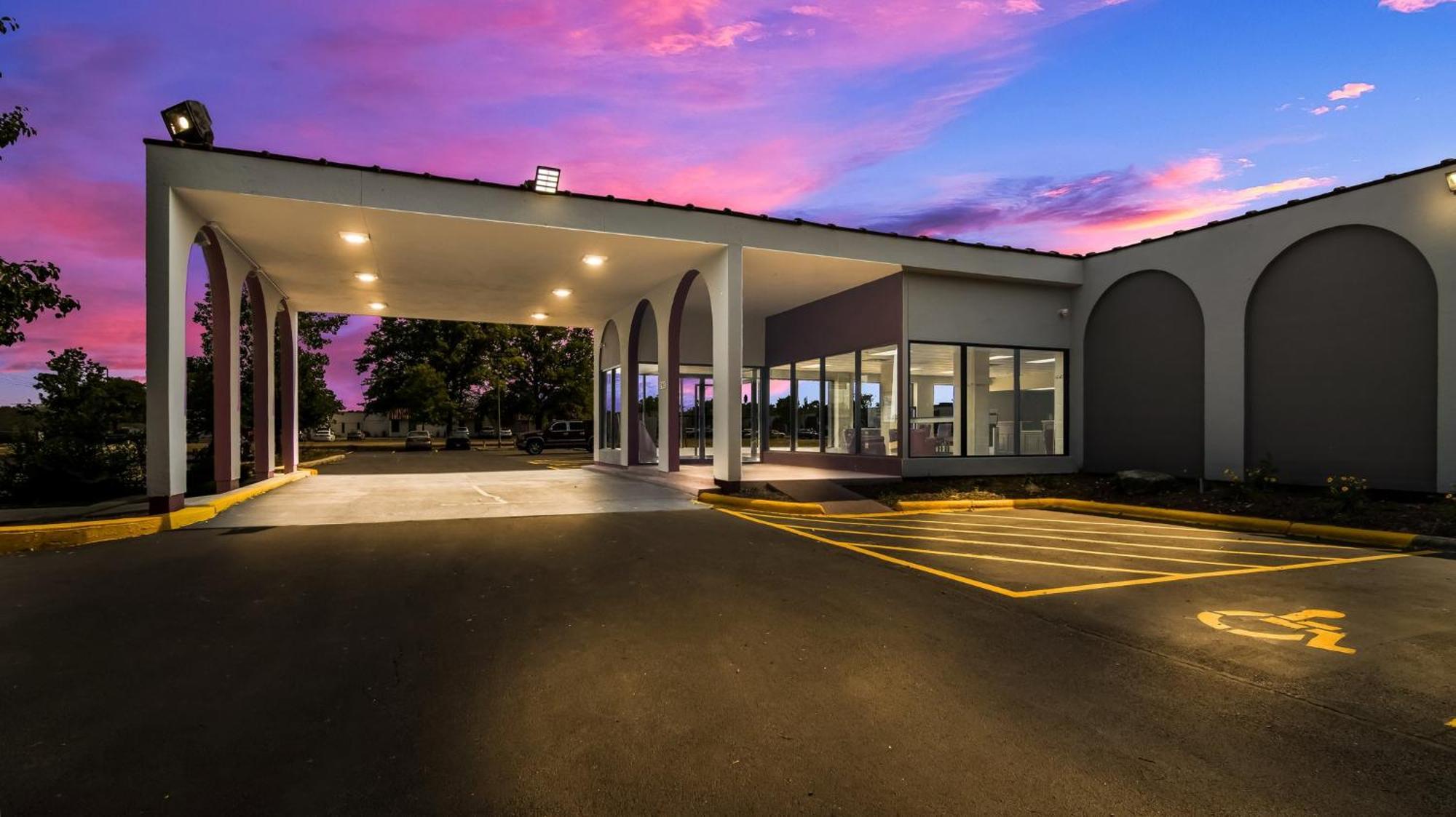 Hometowne Studios By Red Roof And Conference Center Chicago - N Aurora Naperville North Aurora Exteriör bild