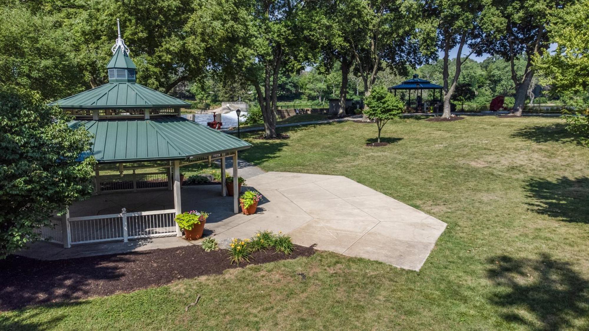 Hometowne Studios By Red Roof And Conference Center Chicago - N Aurora Naperville North Aurora Exteriör bild